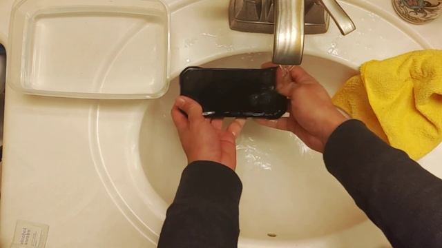 How to Clean Kyocera DuraForce Ultra 5G Smartphone with Soap and Water смотреть онлайн