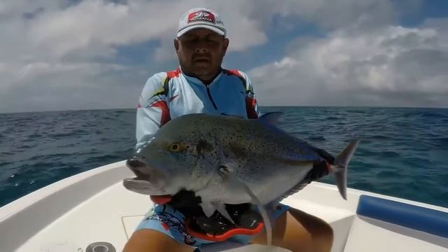 За гигантским каранксом в Танзанию смотреть онлайн