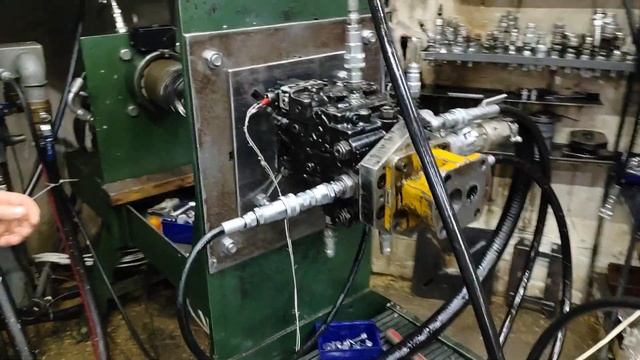 ГТС Испытания на стенде гидронасоса 90L075 смотреть онлайн