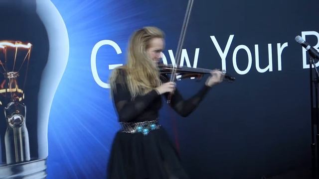Caroline Campbell and the new Yamaha Electric Violin смотреть онлайн