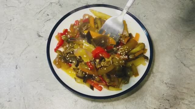 Овощи по-китайски или овощное рагу с кабачками и баклажанами в пикантном соусе