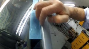 Как и чем отодвинуть резинку стёкол при окраске автомобиля.