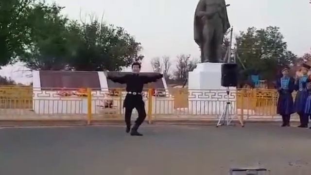 Очир Тербатаев - Өвр Моңһл би "Хавр". Өвөр Монгол бүжиг смотреть онлайн