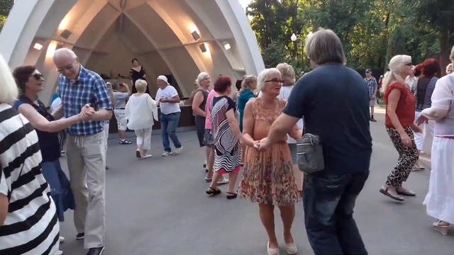 ПОЛОСА-ПОЛОСОЧКА! ТАНЦЫ ХАРЬКОВ СЧАСТЛИВЫЕ МОМЕНТЫ смотреть онлайн