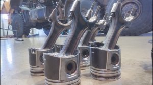 Прогоревший поршень #КамАЗ, разбитая направляющяя в ГБЦ. Burned #KamAZ piston , broken valve guide