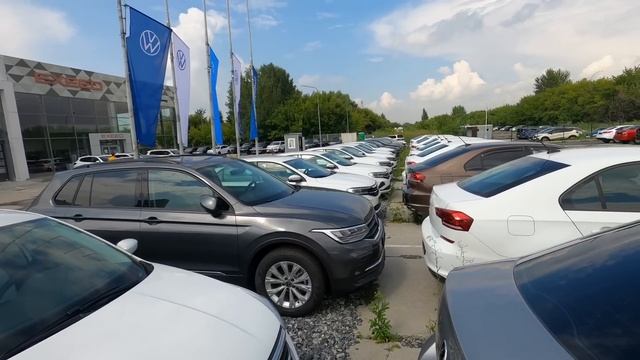 В РФ СКЛАДЫ ЗАБИТЫ НИКОМУ НЕ НУЖНЫМИ НОВЫМИ МАШИНАМИ! АВТО ОСЕНЬ 2022! смотреть онлайн