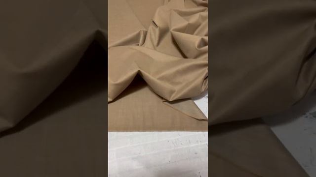 Шерсть Loro Piana в цвете, который является неизменным фаворитом многих дизайнерских коллекций. смотреть онлайн
