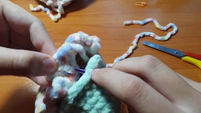 как связать пирожное крючком из плюшевой пряжи смотреть онлайн