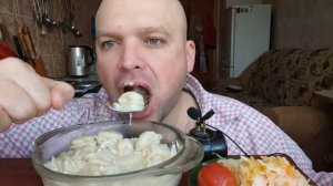 Кушаю пельмени