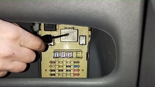 Предохранители на Toyota Vitz смотреть онлайн