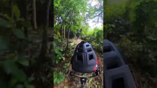 Black Crawler #singaporetrail @ShredLikeFred смотреть онлайн