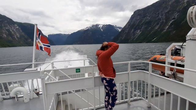 Beautiful Norwegian Fjord and us!!! смотреть онлайн