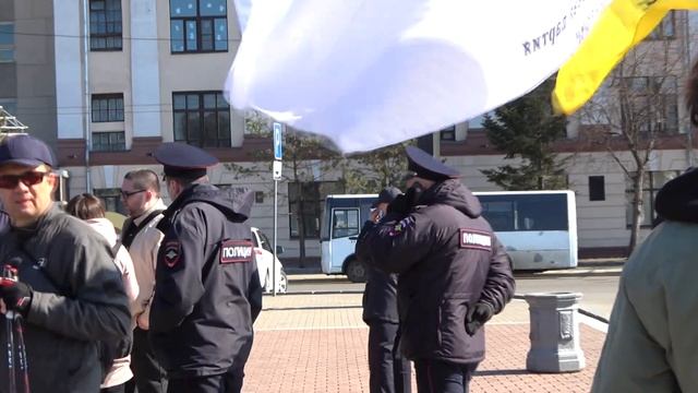 Наглый блогер спутал майору все карты смотреть онлайн