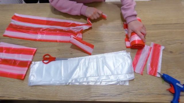 ПЛАТЬЕ ИЗ МУСОРНЫХ ПАКЕТОВ. Как сделать платье из подручных материалов своими руками. смотреть онлайн