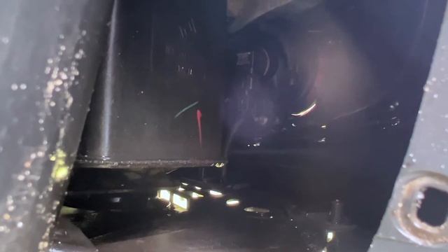 Lada Largus. Замена лампочки туманки (ПТФ) смотреть онлайн