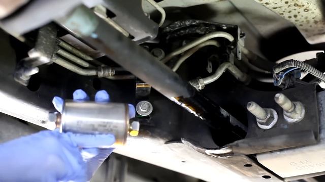 2002-2006 Cadillac Escalade fuel filter replacement смотреть онлайн