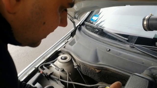 Чистим дроссельную заслонку на Opel Astra G На заведённом двигателе смотреть онлайн