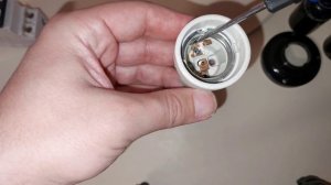 Как подключить патрон для лампочки. Полный разбор. Замена старого патрона.Виды патронов..mp4