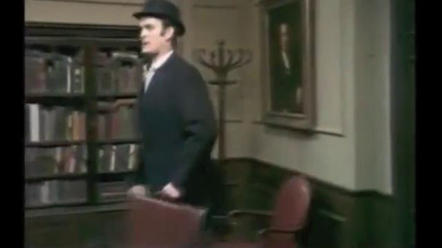Monty Python Silly Walks Dubstep ( Bass Head ) смотреть онлайн