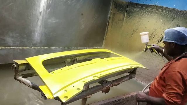 Spray painting in workshop смотреть онлайн