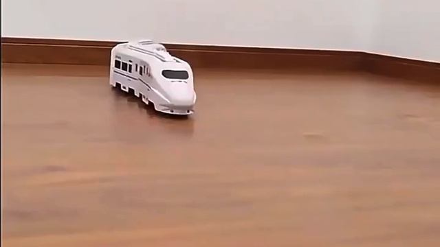 Высокоскоростной игрушечный ж/д поезд смотреть онлайн