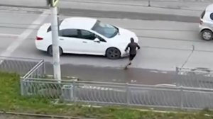 Автоподставщица бросилась под Пежо. Real Video