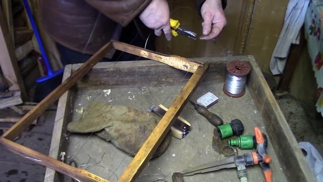 Чистим рамки для ульев. смотреть онлайн