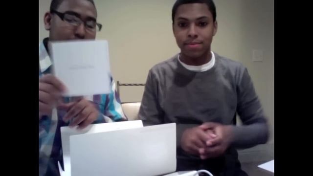 Unibody White Macbook Unboxing смотреть онлайн