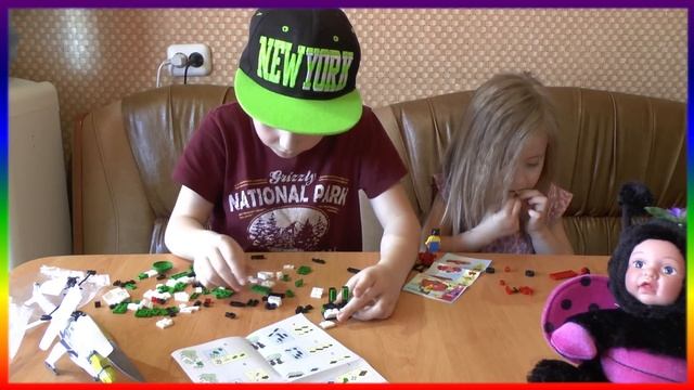 Дети Играют в LEGO Конструктор SLUBAN Космический десант - Веселое видео для детей смотреть онлайн