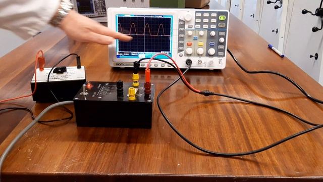 Demonstrating the effect of a smoothing capacitor смотреть онлайн
