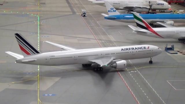 Miniatur Hamburg Airport смотреть онлайн