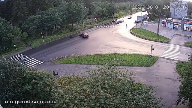 Пешеход бросился под автомобиль смотреть онлайн