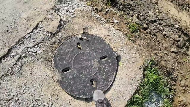 Разломанные крышки колодца смотреть онлайн