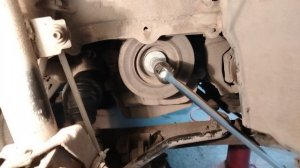 Снимаем шкив коленвала Рено Дастер 2.0