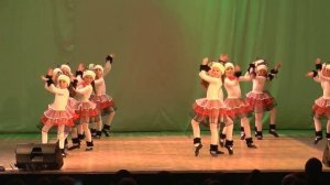 Кошка беспородная. Копьево. Танец.