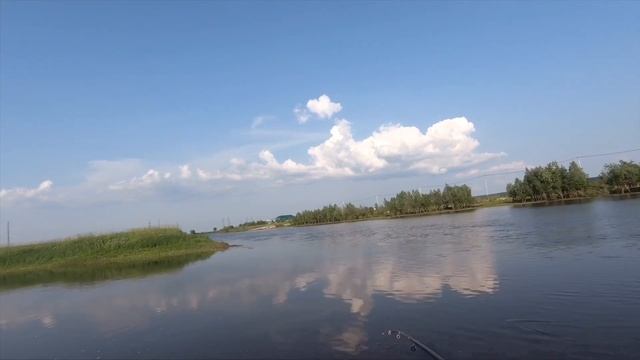 НА РЫБАЛКЕ. ПОЙМАЛИ ЩУКУ. ОКУНЬ. ХАНТЫ-МАНСИЙСК. ИЮЛЬ. #рыбалка #щука #окунь #река #лето #fishing