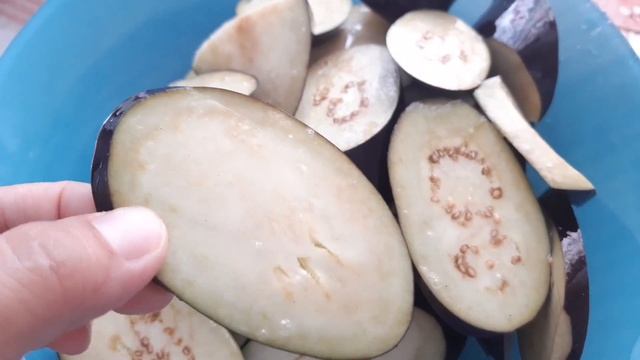 БАКЛАЖАНЫ ЖАРЕНЫЕ С ЧЕСНОКОМ И ПОМИДОРАМИ!!ПРОСТЫЕ РЕЦЕПТЫ!!! смотреть онлайн