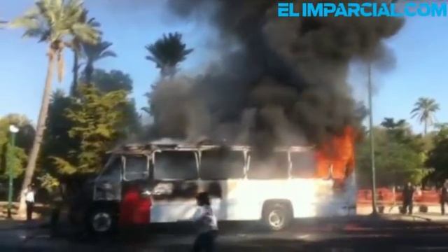 Dejan pasajeros camión poco antes del incendio смотреть онлайн