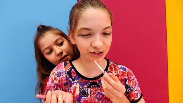 Мейкап Челлендж - делаем макияж не глядя - .