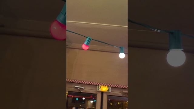 Весёлый парижский ресторан! смотреть онлайн