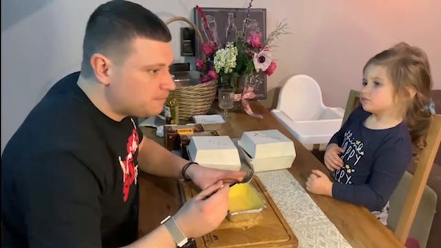 Обзор доставки еды Киев на Юджин бургер смотреть онлайн