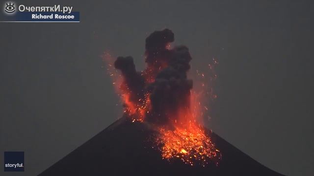 Извержение вулкана с молниями