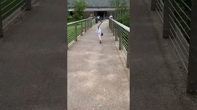 Cart wheel at the same time as a jump смотреть онлайн