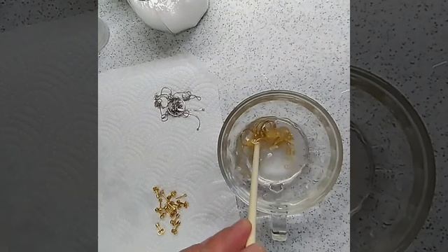 HOW TO CLEAN #GOLDJEWELRY by using SALT and VINEGAR смотреть онлайн