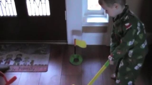 James and Aleksander playing golf xmas 09.MOD смотреть онлайн