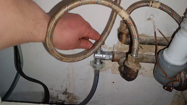 Подключение стиральной машины под столешницу. Доработка коммуникации для стиральной машины. смотреть онлайн