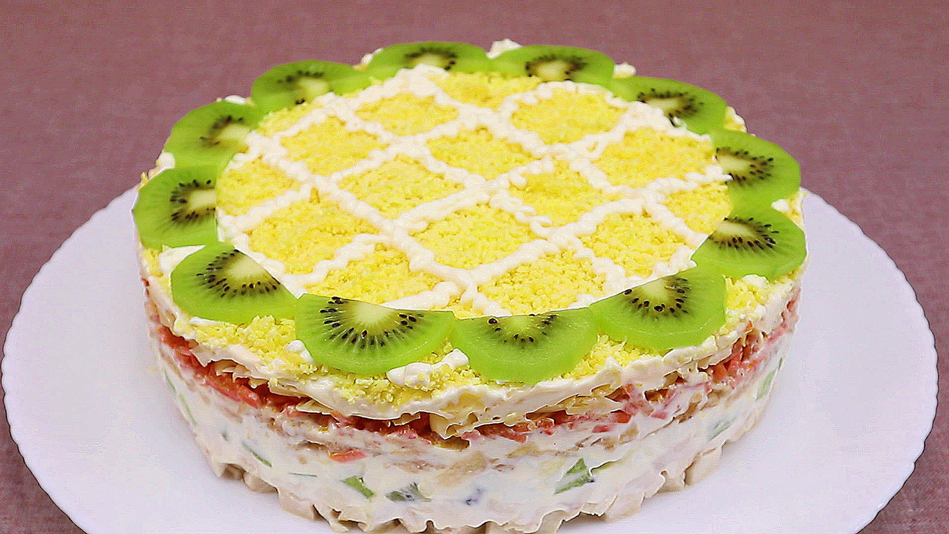 САЛАТ с киви?Очень вкусный!Язык можно проглотить!Слоеный салат с курицей!?Праздничный салат.