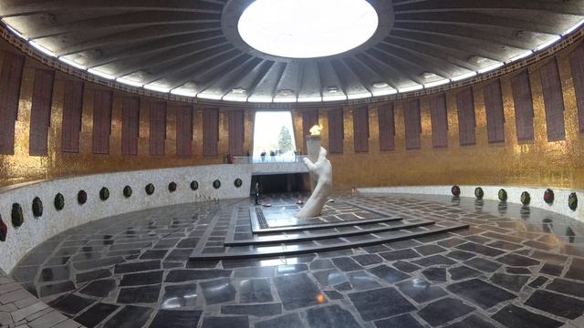Смена Почётного Караула в Пантеоне Славы Мамаев Курган, Волгоград, 6 апреля 2023 года, 9:00 часов смотреть онлайн