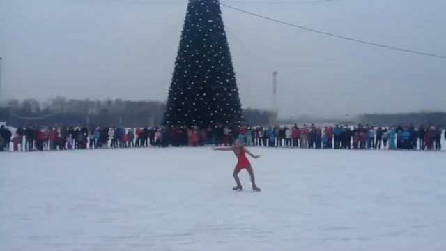 Фигуристы на катке Рождественской ярмарки смотреть онлайн