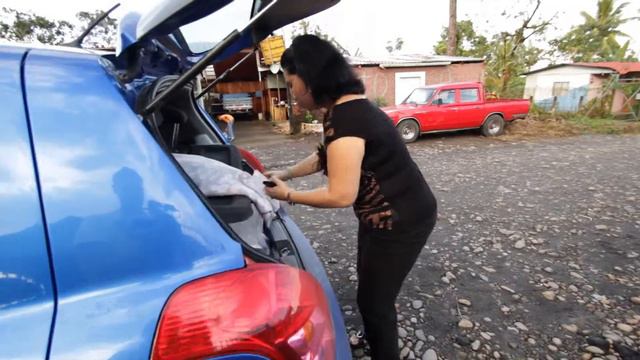 Я -- мормонка, костариканка и ведущая телевизионного шоу. смотреть онлайн